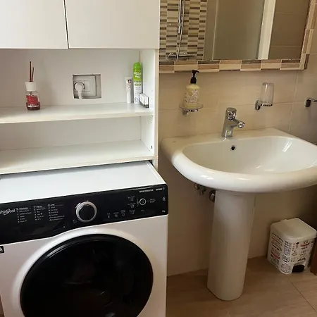130m, 2 Bagni, Aria Condizionata, Bici Apartment *